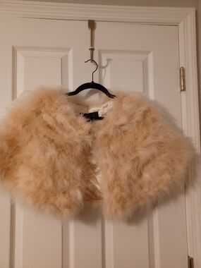 Ava Kris Dyed Rooster Feathers Capelet Jacket in Champagne